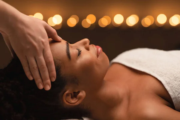 Léleksimító fejmasszázs